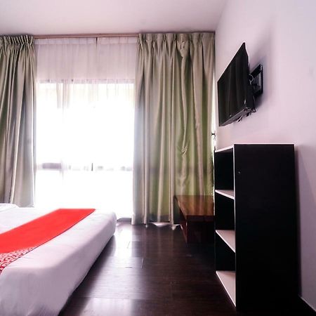 Oyo 1119 Memoire Express Hotel Kuching Zewnętrze zdjęcie