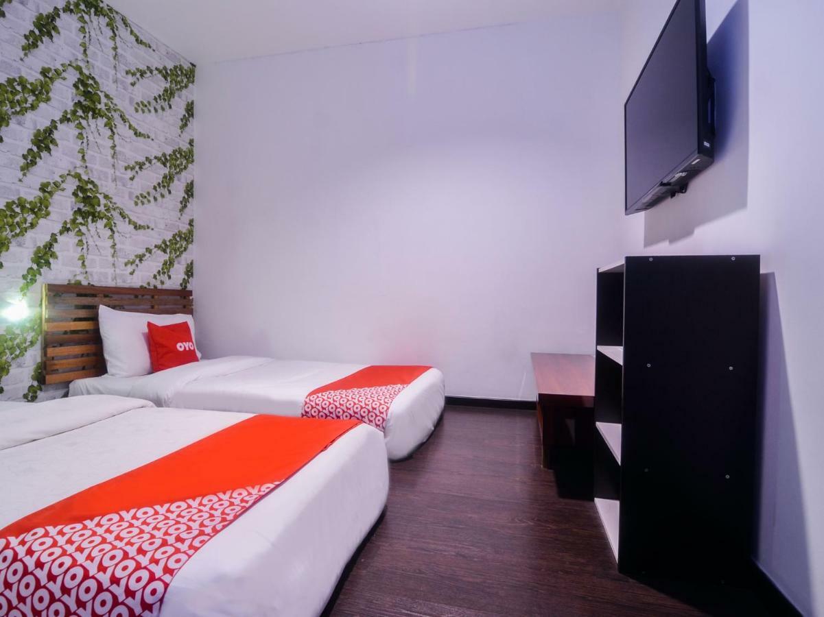 Oyo 1119 Memoire Express Hotel Kuching Zewnętrze zdjęcie