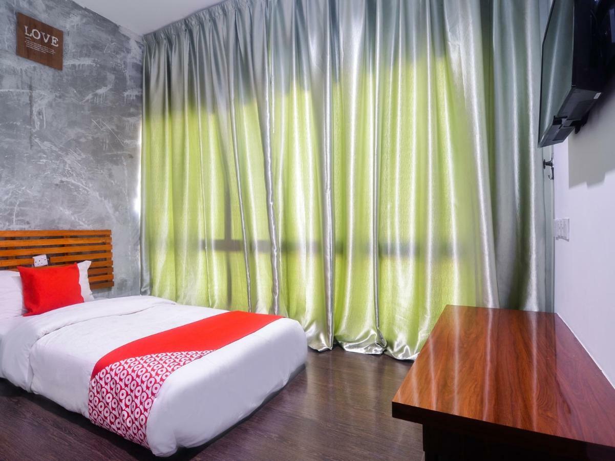 Oyo 1119 Memoire Express Hotel Kuching Zewnętrze zdjęcie