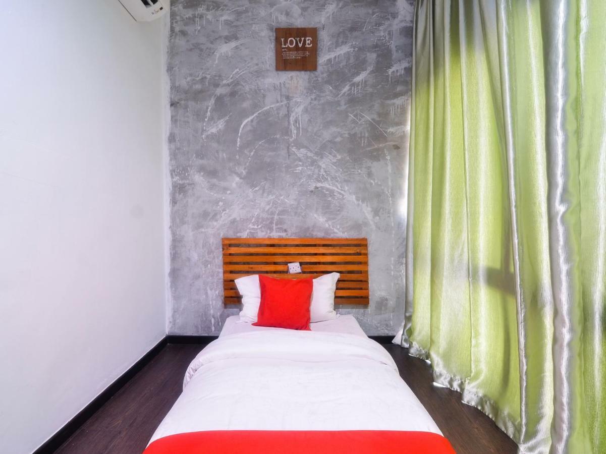 Oyo 1119 Memoire Express Hotel Kuching Zewnętrze zdjęcie